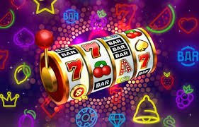 Layar turnamen The Dog House di halutoto menampilkan leaderboard pemain dan hadiah tingkat